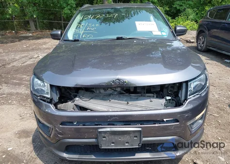 2018 Jeep Compass Latitude 4X4 из США, поврежденный, VIN 3C4NJDBB4JT100129